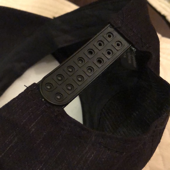 🧢Sparkle Faceted Black Acrylic Stones front, pain back, snap close extender. - Picture 3 of 9